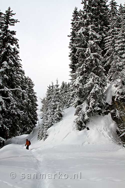 Aangekomen bij Le Chateau: wandelen door de diepe sneeuw