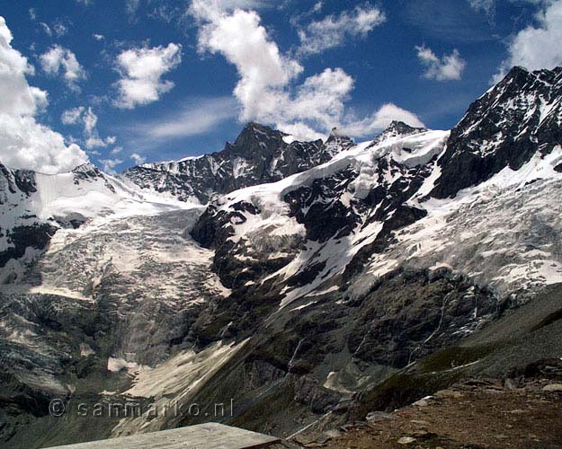 De Weisshorn gezien vanaf de Weisshornhütte in Zwitserland