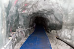 De tunnel naar het gletsjer paleis bij de Klein Matterhorn