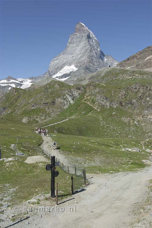 De Matterhorn bij Zermatt in Wallis zonder wolken